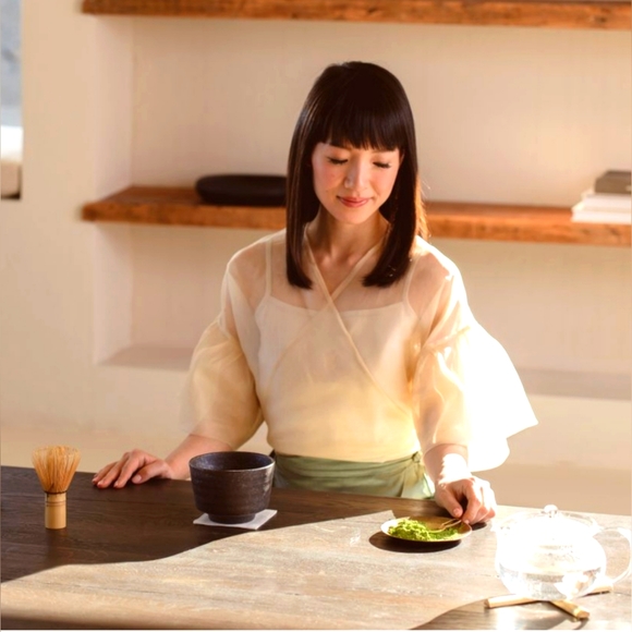 BRAND NEW Ceremonial Matcha Bowl, Matcha Whisk & Kurashi Book by Marie Kondo - Picture 13 of 13